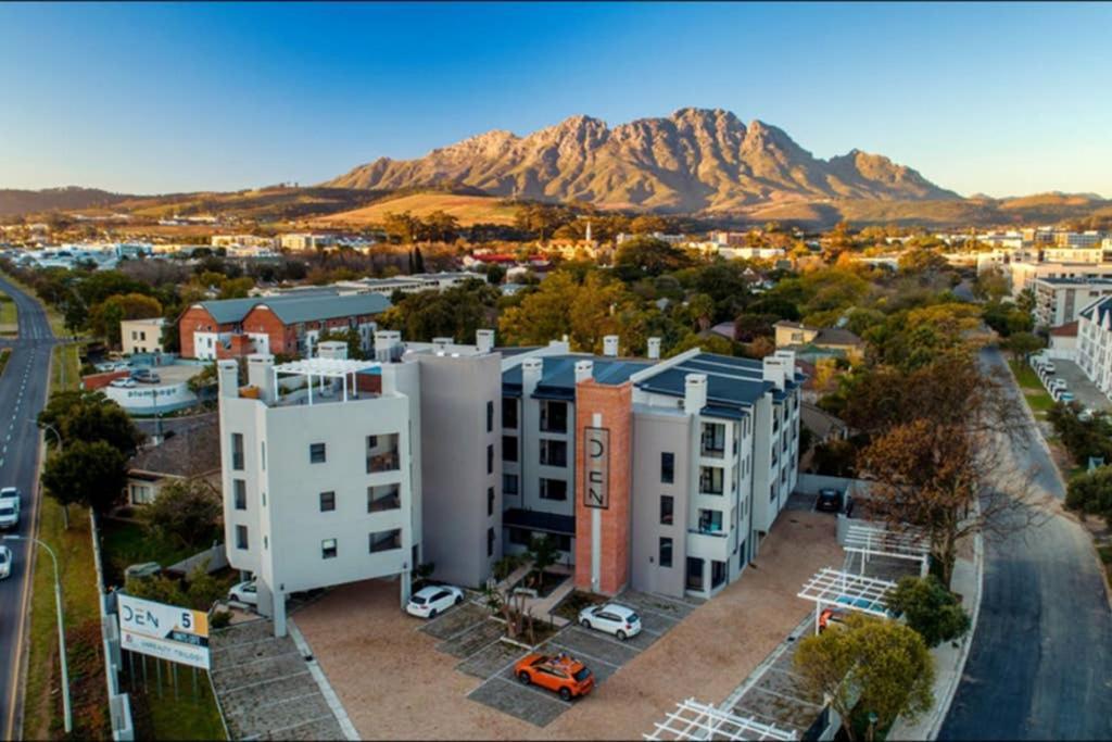סטלנבוש Unique Stay, The Den Apartments מראה חיצוני תמונה